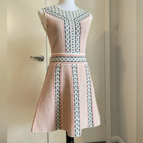 BCBGMAXAZRIA Printed Jacquard MIDI Dress Size XS Sleeveless Bodycon Round Neck - Picture 2 of 8